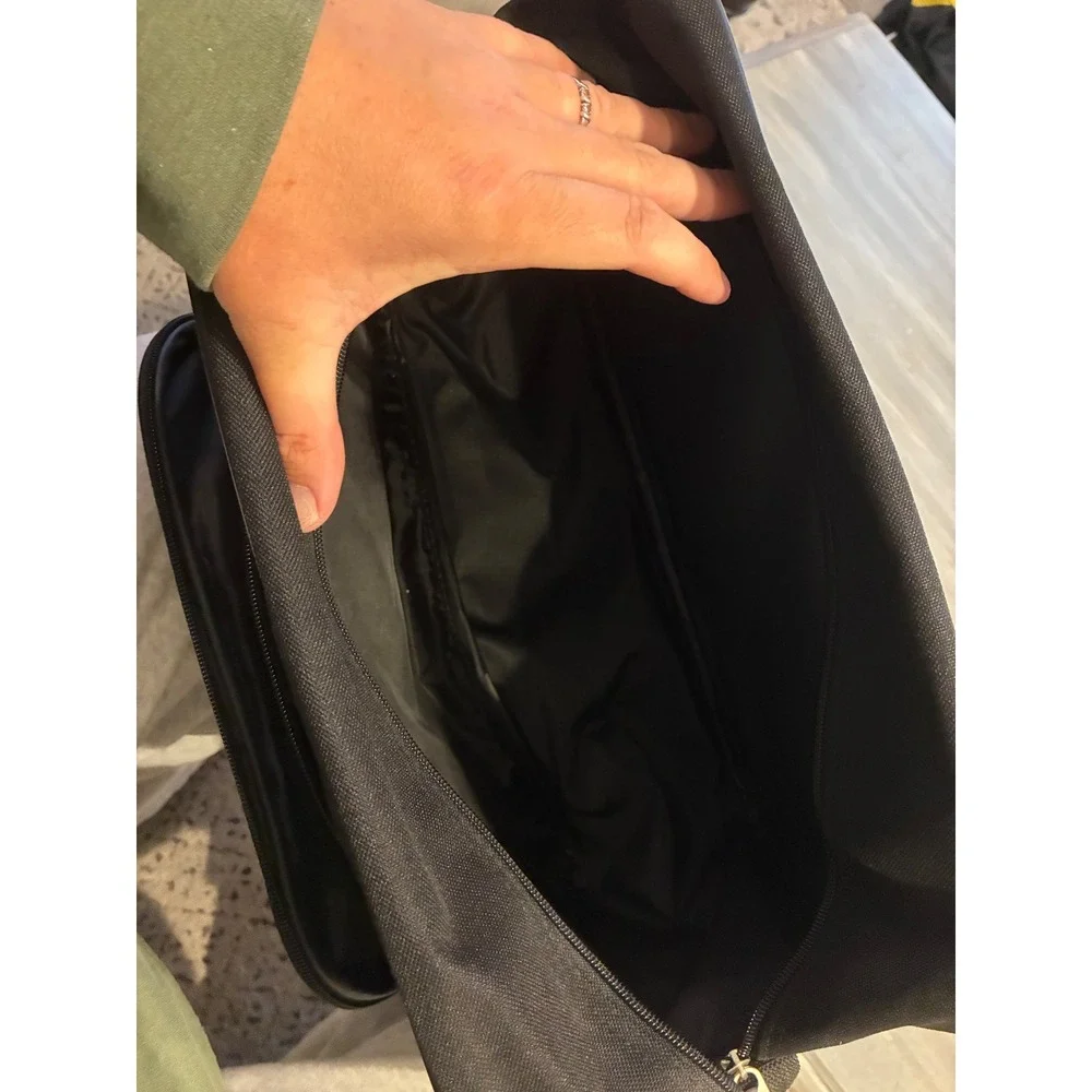 Concourse crossbody messenger